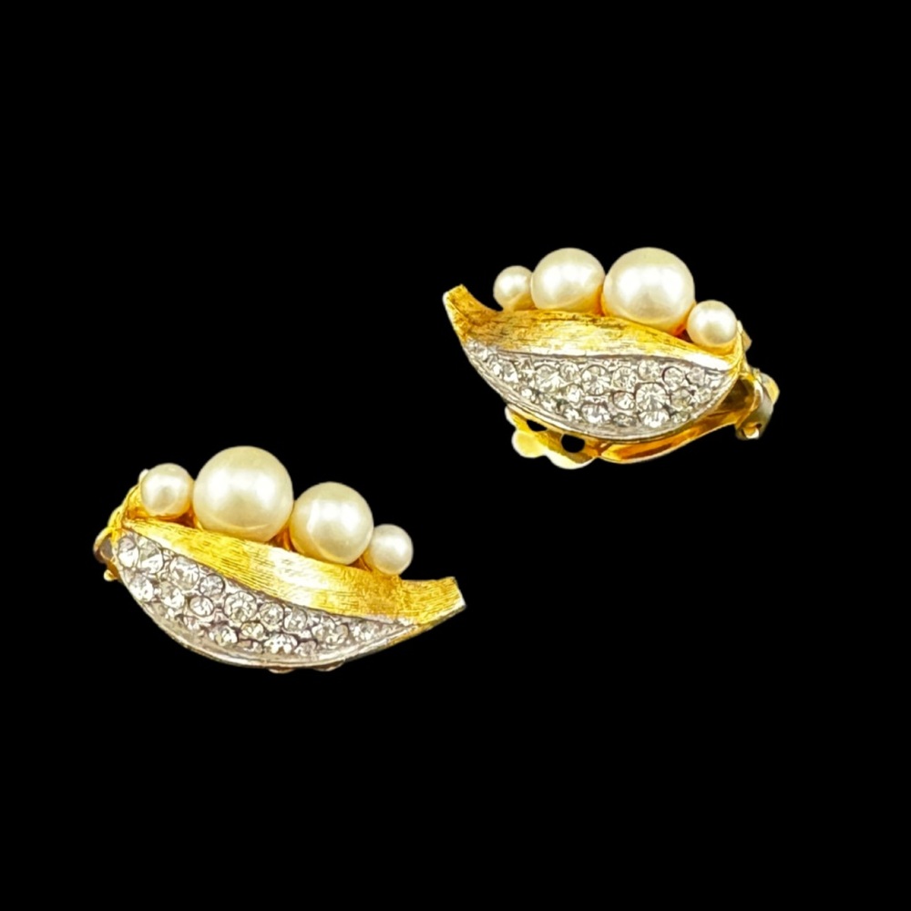 Vintage Richelieu Costume Jewelry Earrings
